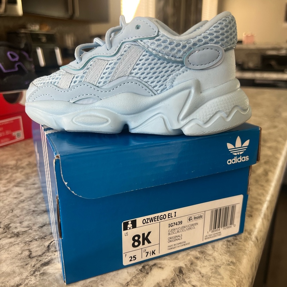 ADIDAS OZWEEGO